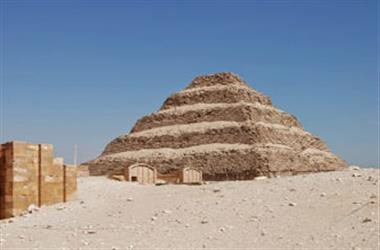 Trips from Hurghada to Pyramids, Memphis and Sakkara mit Private tour by Flight